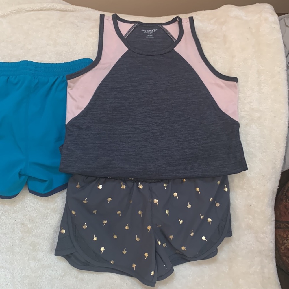 New without tags old navy shorts, girls size med(8).  Perfect condition & top